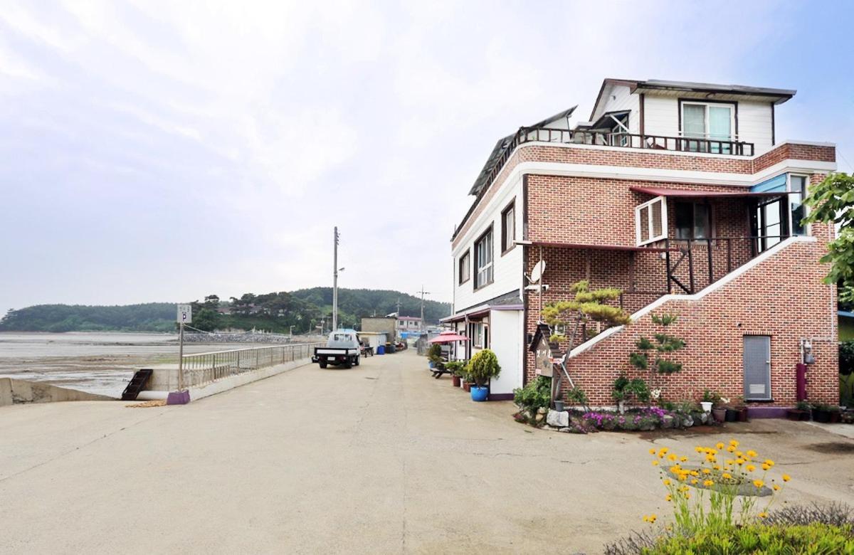 Taean Gaetyeowool Pension Экстерьер фото