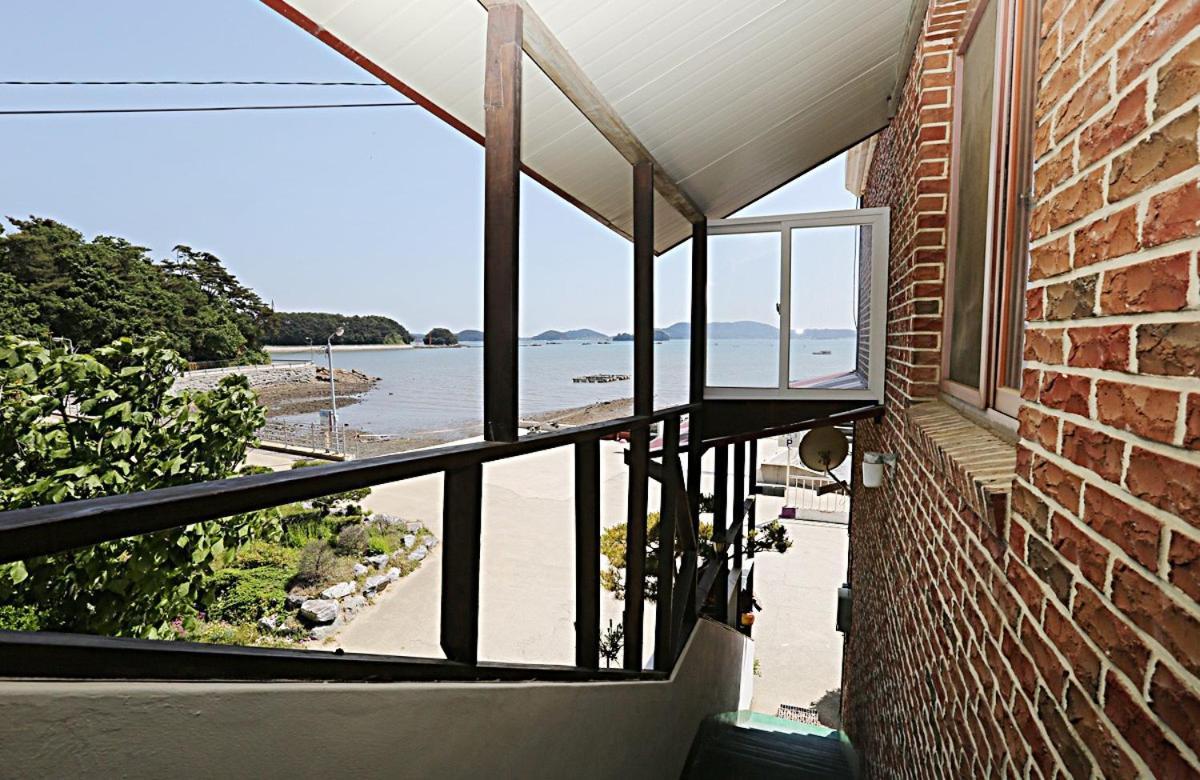 Taean Gaetyeowool Pension Экстерьер фото