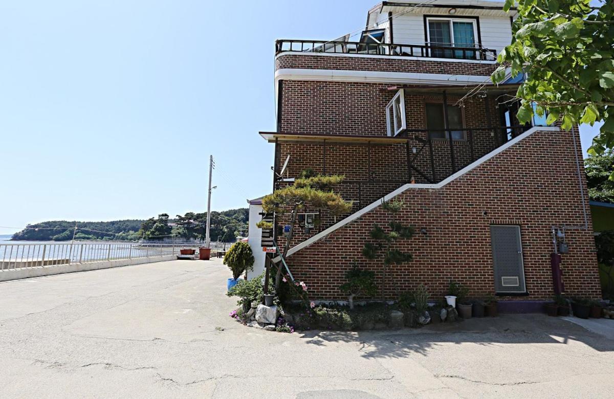 Taean Gaetyeowool Pension Экстерьер фото