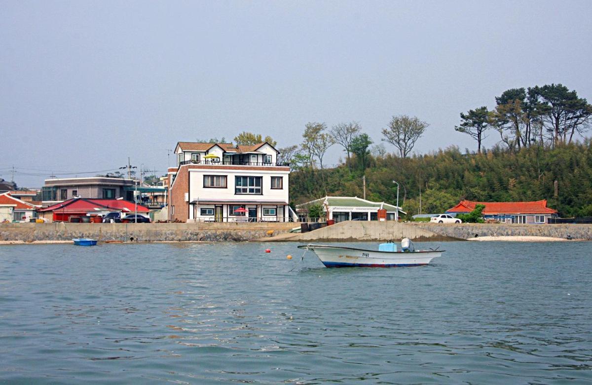 Taean Gaetyeowool Pension Экстерьер фото