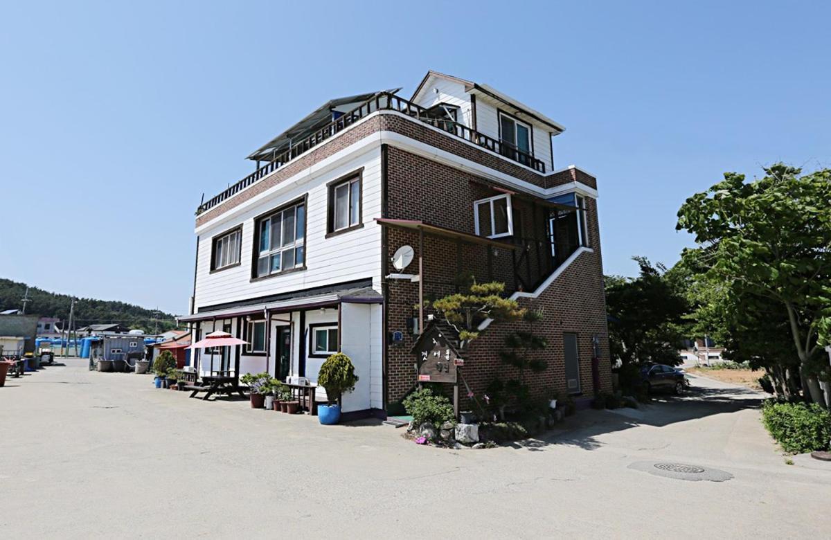 Taean Gaetyeowool Pension Экстерьер фото